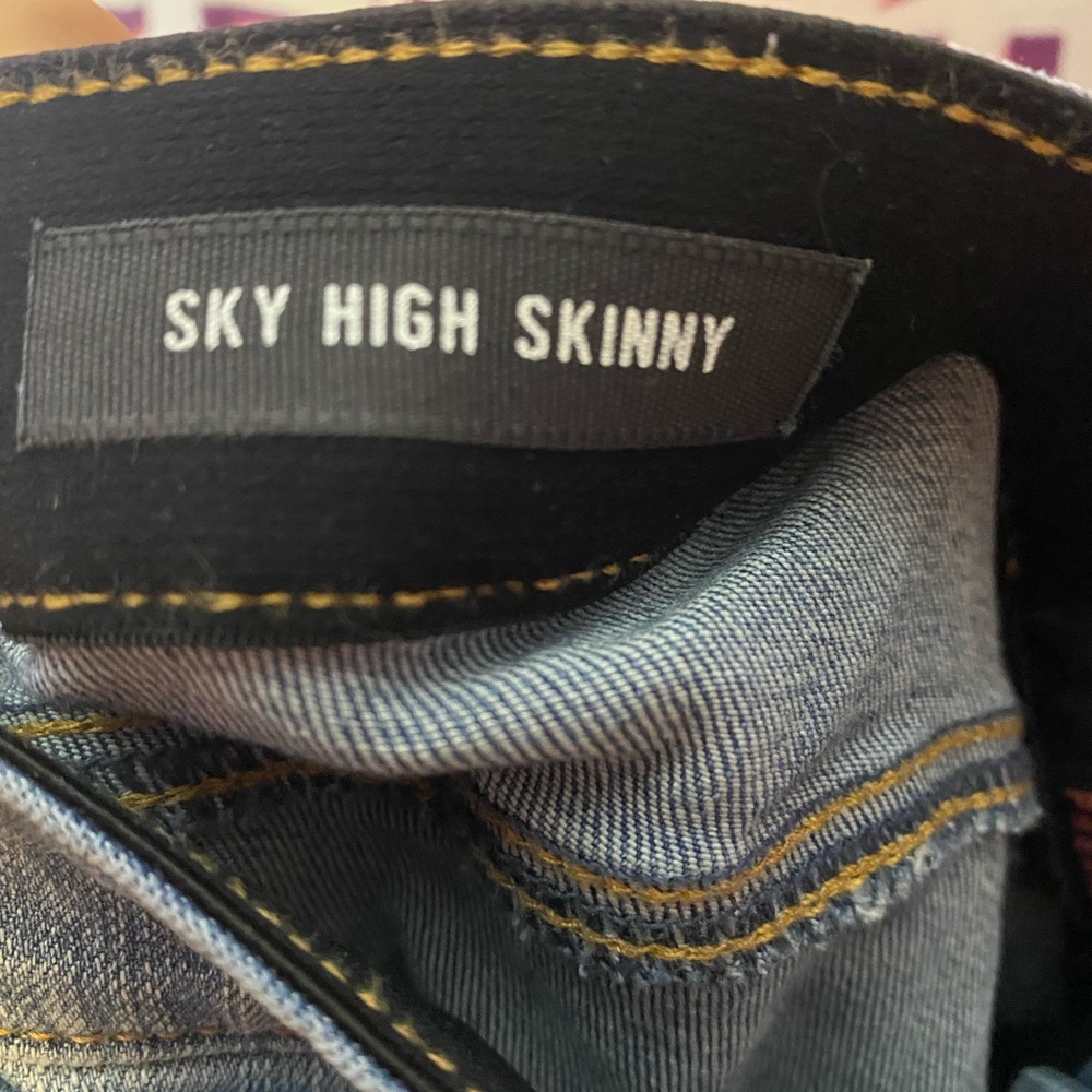 Torrid sky high skinny size 10 Jean denim shorts - Picture 3 of 4